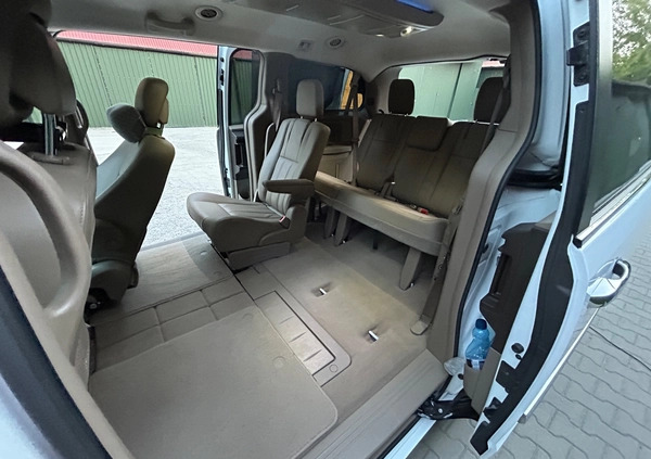 Chrysler Town &amp; Country cena 84000 przebieg: 104000, rok produkcji 2015 z Warszawa małe 436